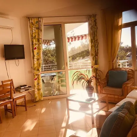 Appartement Moebiliertes Golem (Tirana)